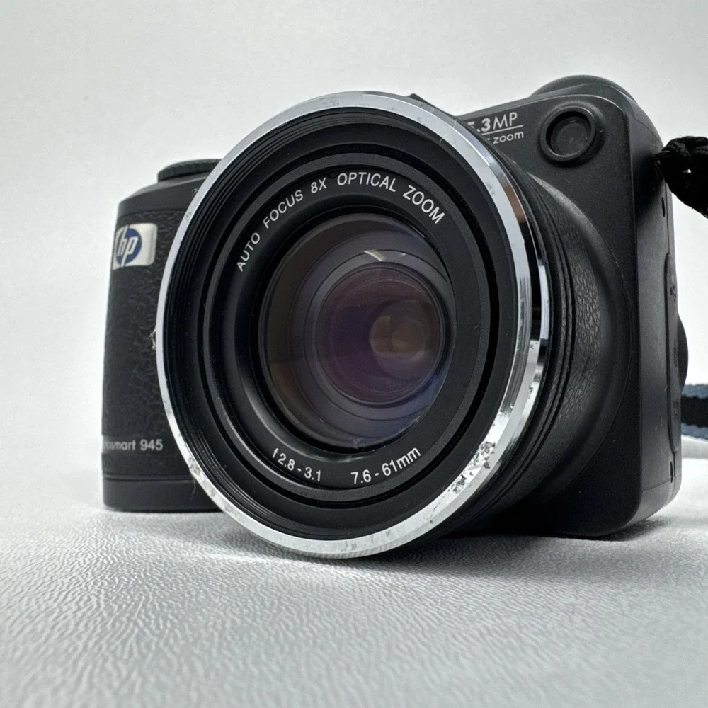 HP PhotoSmart 945 5.3MP Digital Camera 8xOptical Zoom GRLYB-0310 w/ Accessories‎
